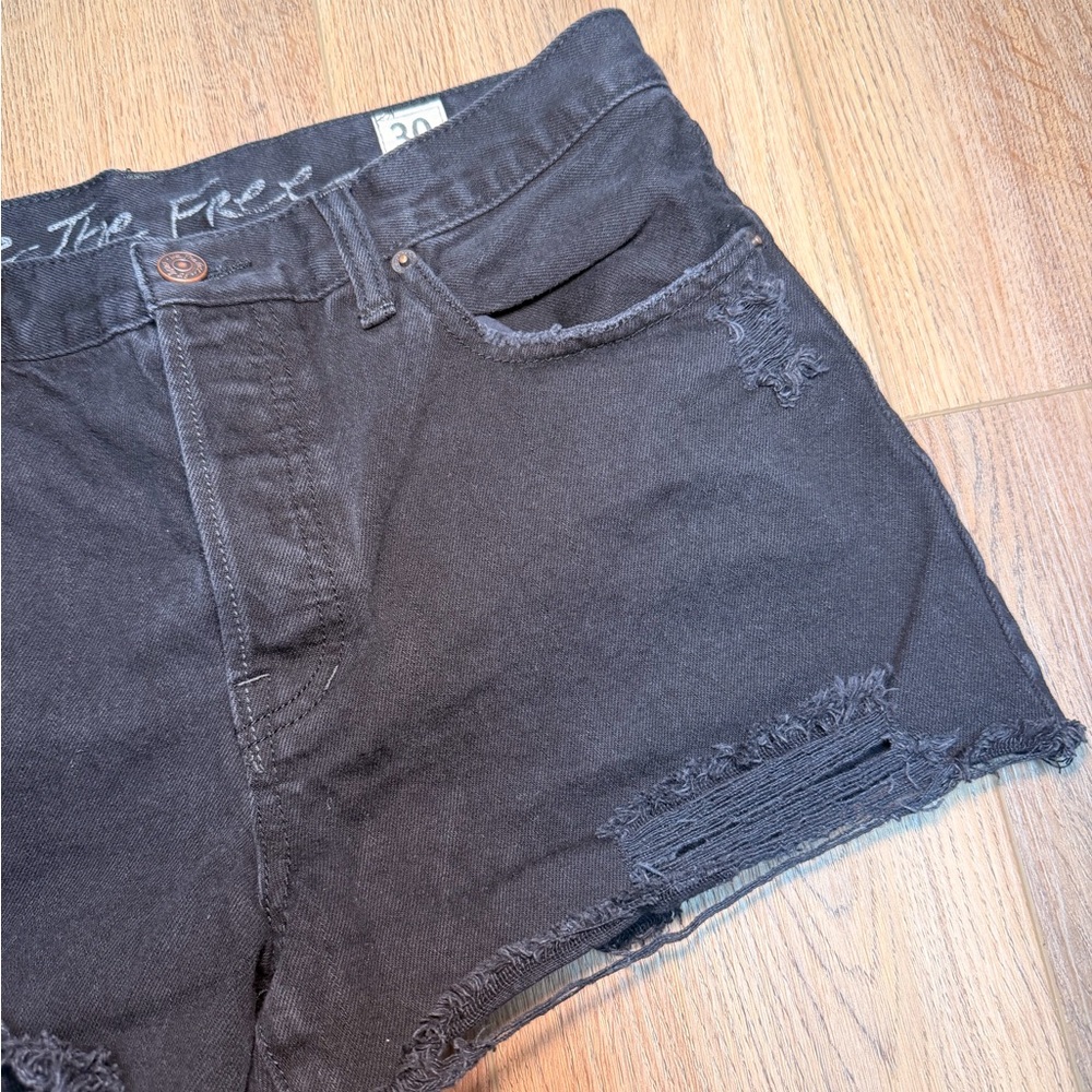 We The Free Sofia Distressed Cut Off Denim Shorts Black Women’s Size 30 Raw Hem - Picture 5 of 6